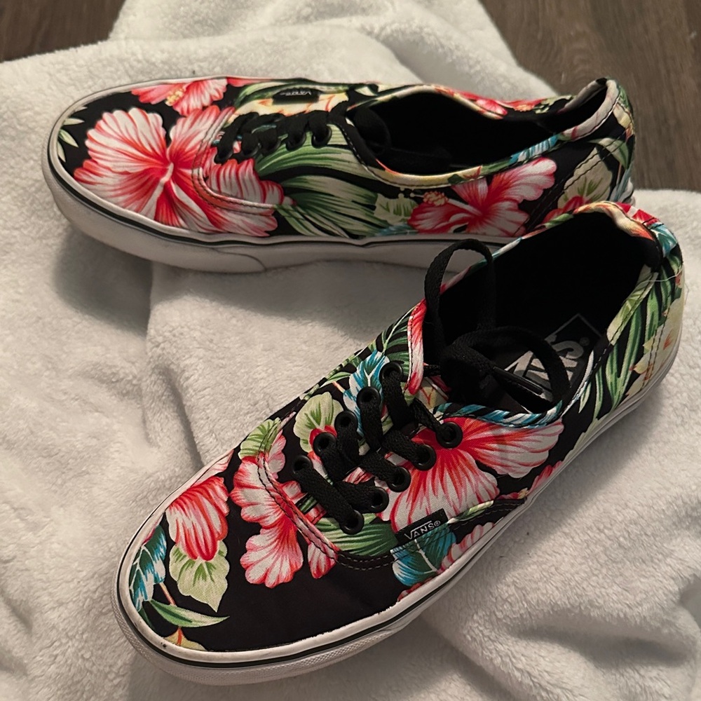 Vans Women's Black Floral Canvas Sneakers